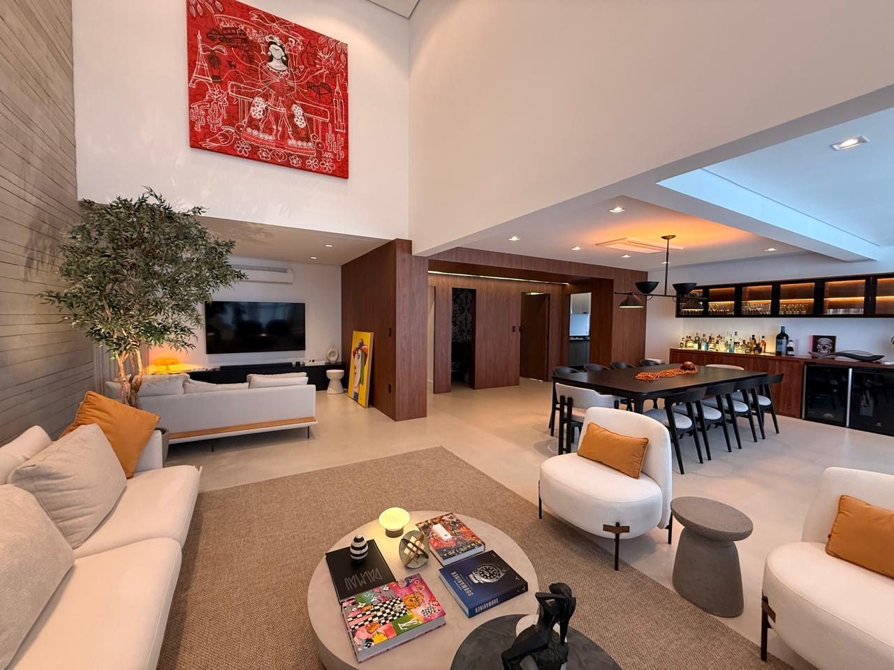 Living com pé-direito duplo do apartamento 151